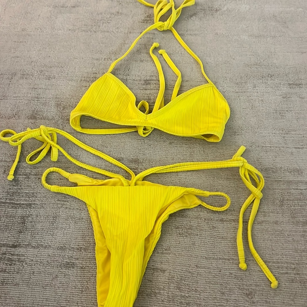 Frankie’s bikini size xs never worn